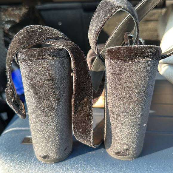 ANTONIO MELANI Black Velvet Heels with Rosette - Picture 3 of 7